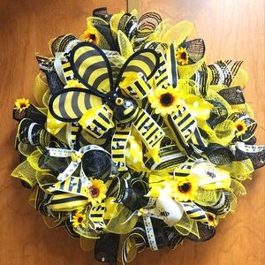 Bumble Bee Wreath 21 inch